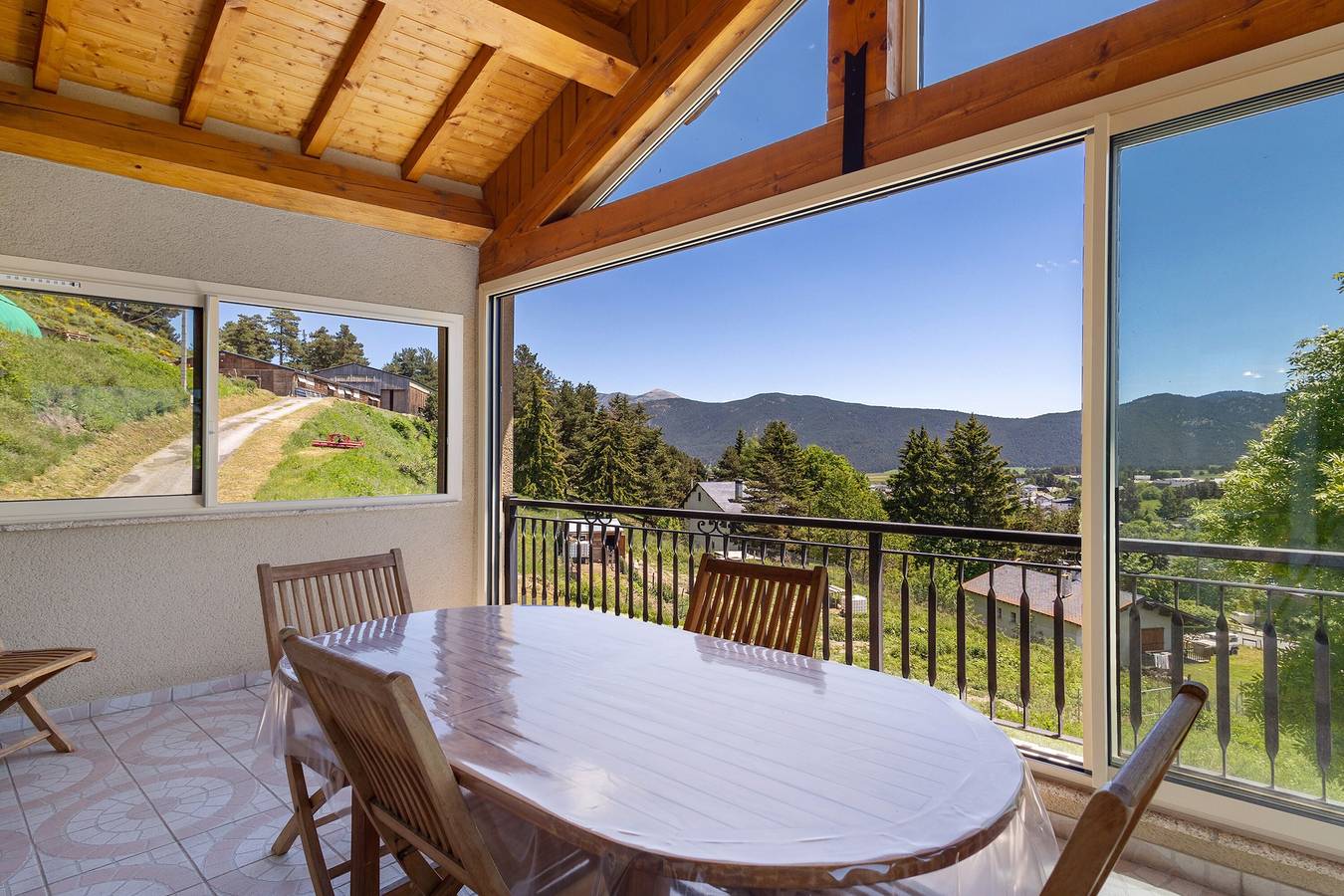 Ferienhaus 'Le Calmadou' mit Bergblick, privater Terrasse und Wlan in Formiguères, Parc naturel régional des Pyrénées catalanes