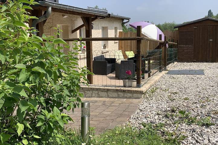 Gîte pour 4 personnes, avec terrasse à Barneville-la-Bertran