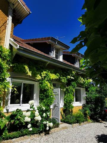 Gîte pour 4 personnes, avec terrasse et jardin à Viviers-du-Lac