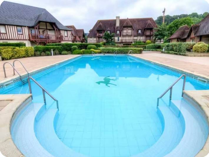 Gîte pour 8 personnes, avec piscine, adapté aux familles dans Plage De Tourgeville - 2