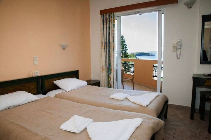 Gîte pour 4 personnes, avec piscine et jardin dans Almirida - 4