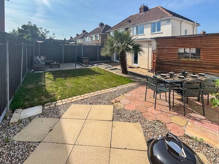 Cottage for 4 people, with garden, with pets in Deal