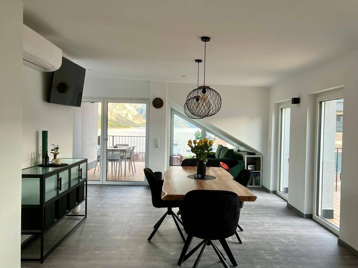 Cały apartament, Wolfis Traunseeblick - mit Klimaanlage u kostenlosem Parkplatz direkt an der Unterkunft in Gmunden, Bezirk Gmunden