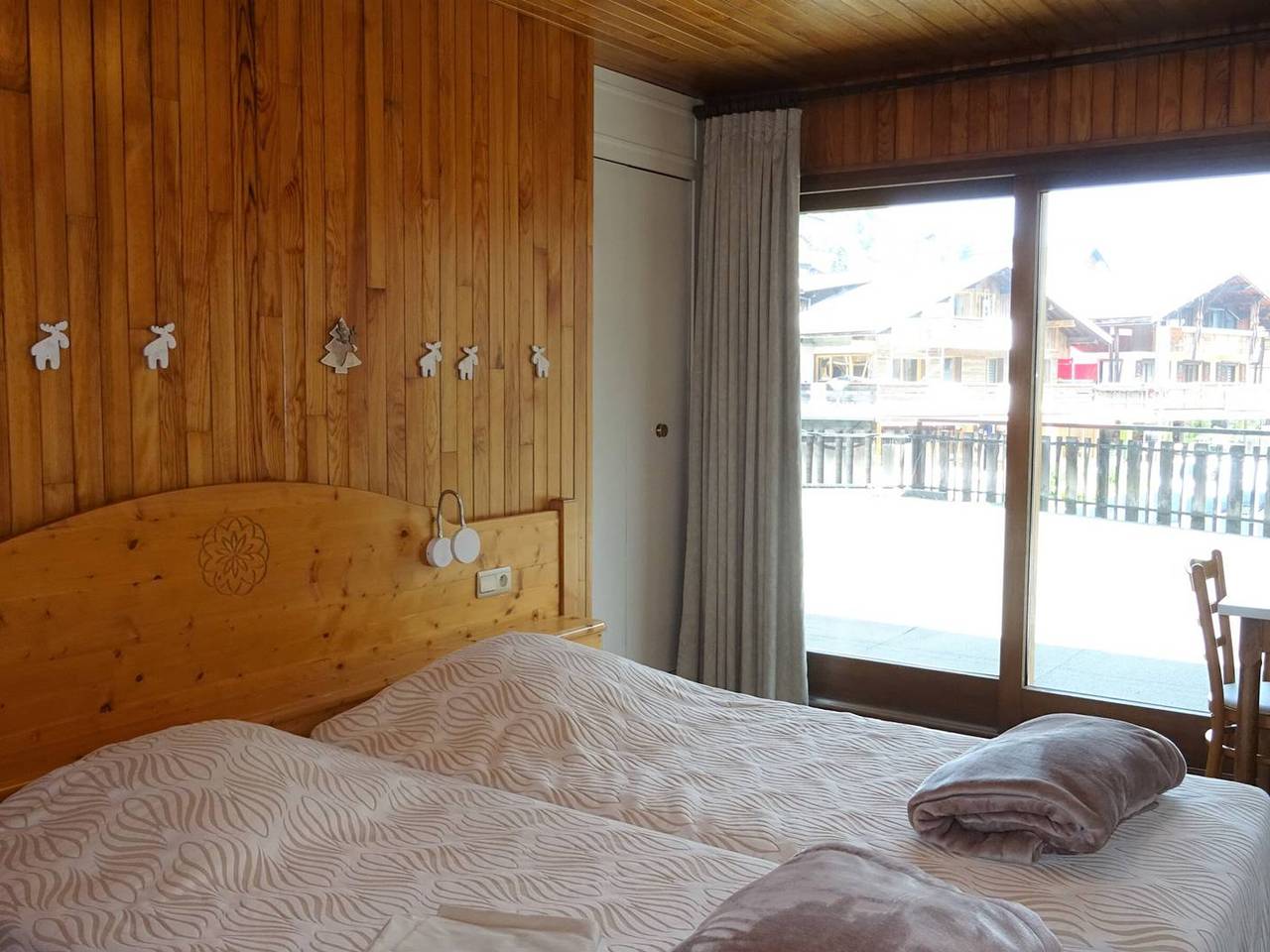 Entire apartment, Spacious 3-Room Apartment in Les Gets - Central, Sleeps 6, Garage, Wifi, Linens Included in Les Gets, Les Portes du Soleil
