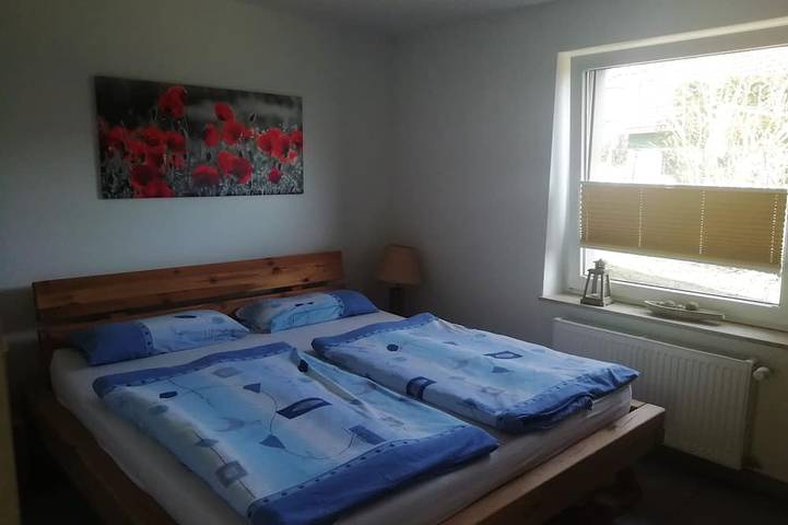 Ganze Wohnung, -Sanierte- Idyllische Ferienwohnung direkt am See mit hauseigenem Badesteg in Leizen, Müritz