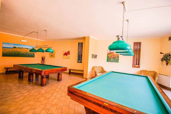 Casale con piscina interna ed esterna per gruppi fino a 25 persone in Collazzone, Perugia e dintorni