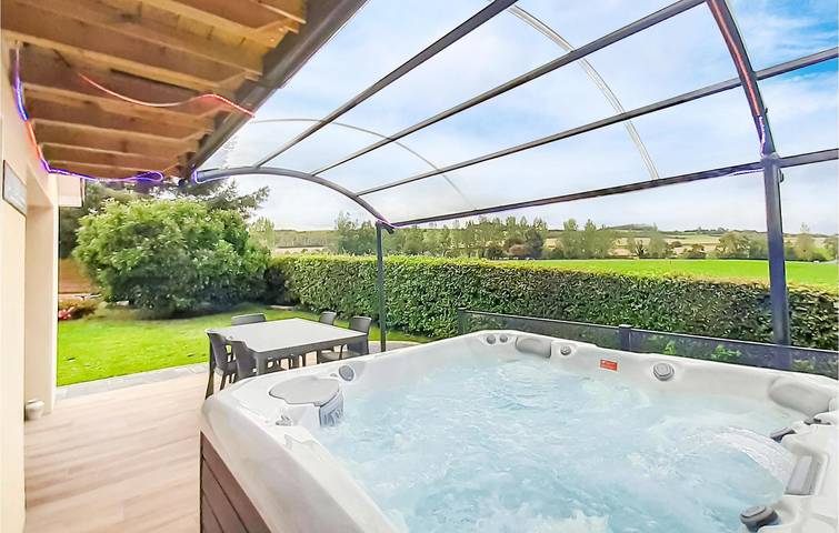 Whirlpool Garden Retreat mit WiFi & Parkplatz | 1000m von Ledinghem in Ledinghem, Saint-Omer und Umgebung