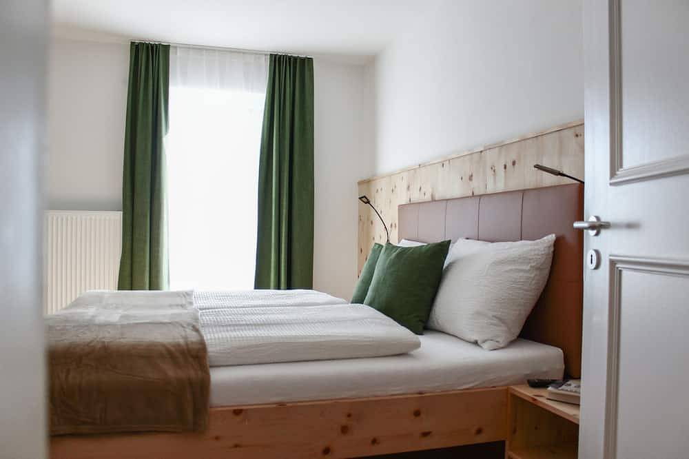 Ganze Wohnung, Deluxe Apartment With Large Balcony, Woodn Interior in Antholz, Rasen-Antholz