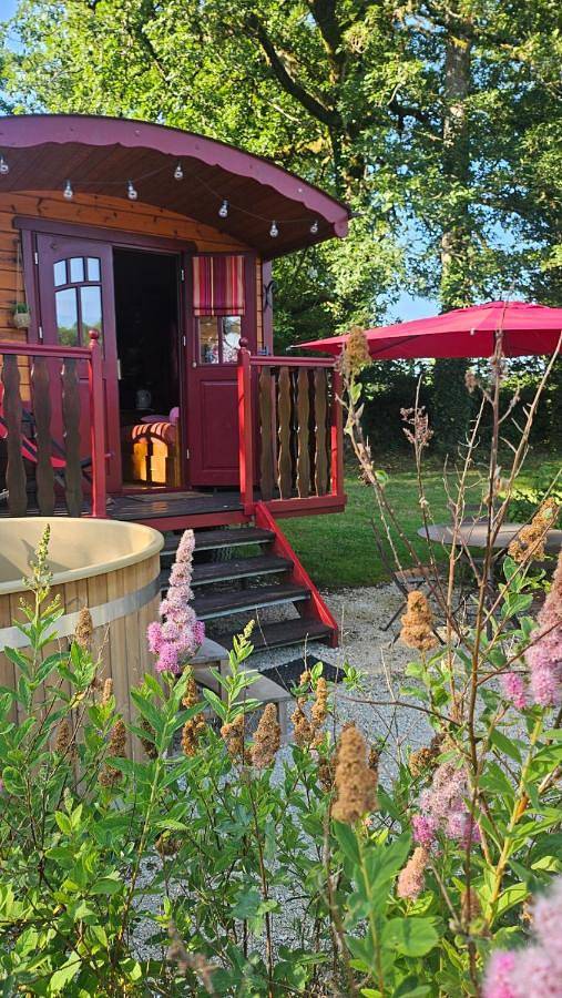 Maison d’hôte pour 4 personnes, avec sauna et piscine ainsi que jardin et vue