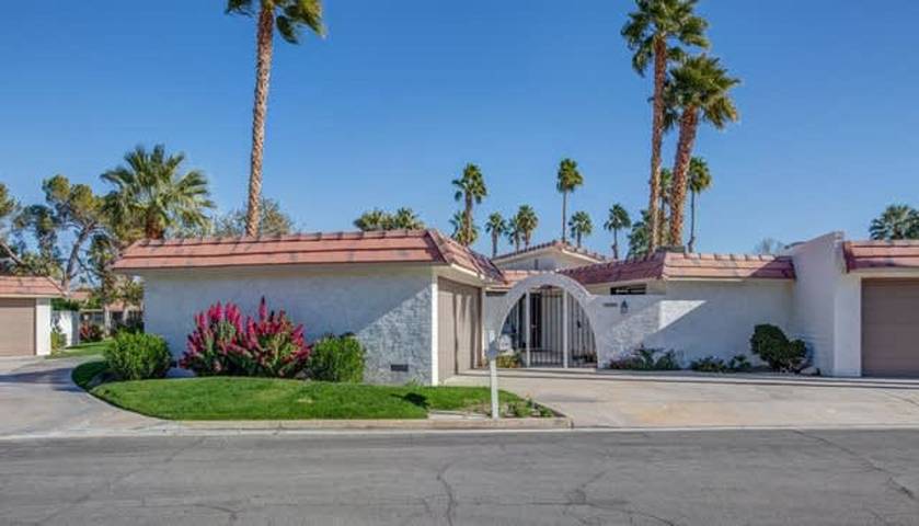 Vacation rental for 5 people, with terrace in Cathedral City