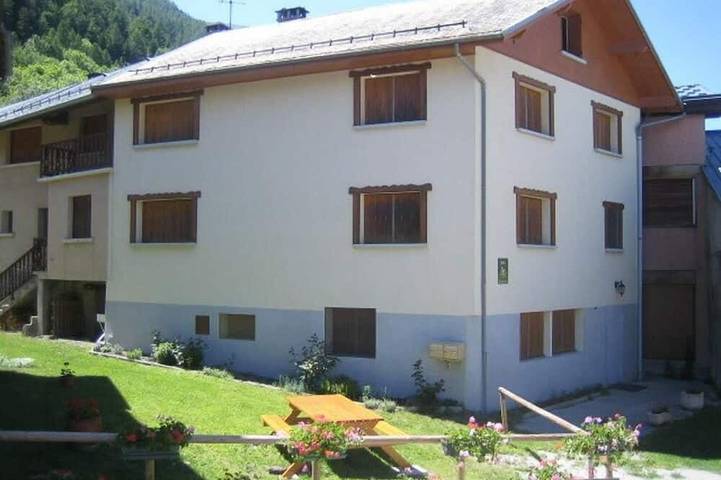 Location de vacances pour 6 personnes, avec Jardin à Montricher-Albanne