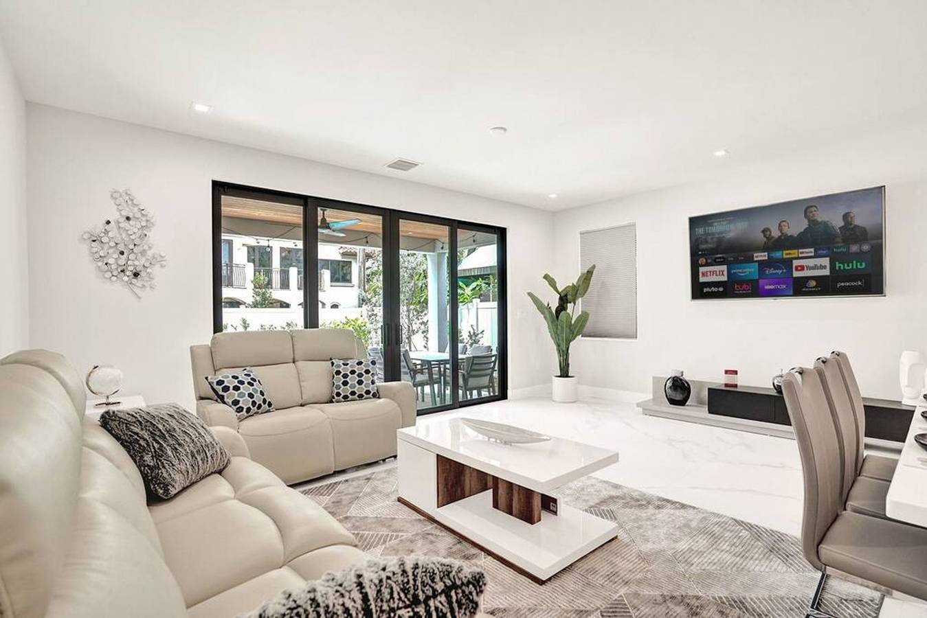 4Br w htd Pool Walk to Las Olas 5mins to Beach in Fort Lauderdale, Broward County