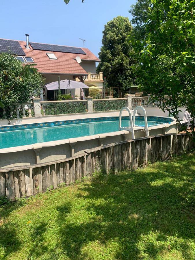 Gîte pour 6 personnes, avec vue ainsi que terrasse et piscine dans Messia-sur-Sorne