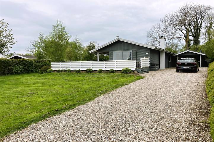 Pet friendly home in Humble with sauna in Bukkemose, Humble