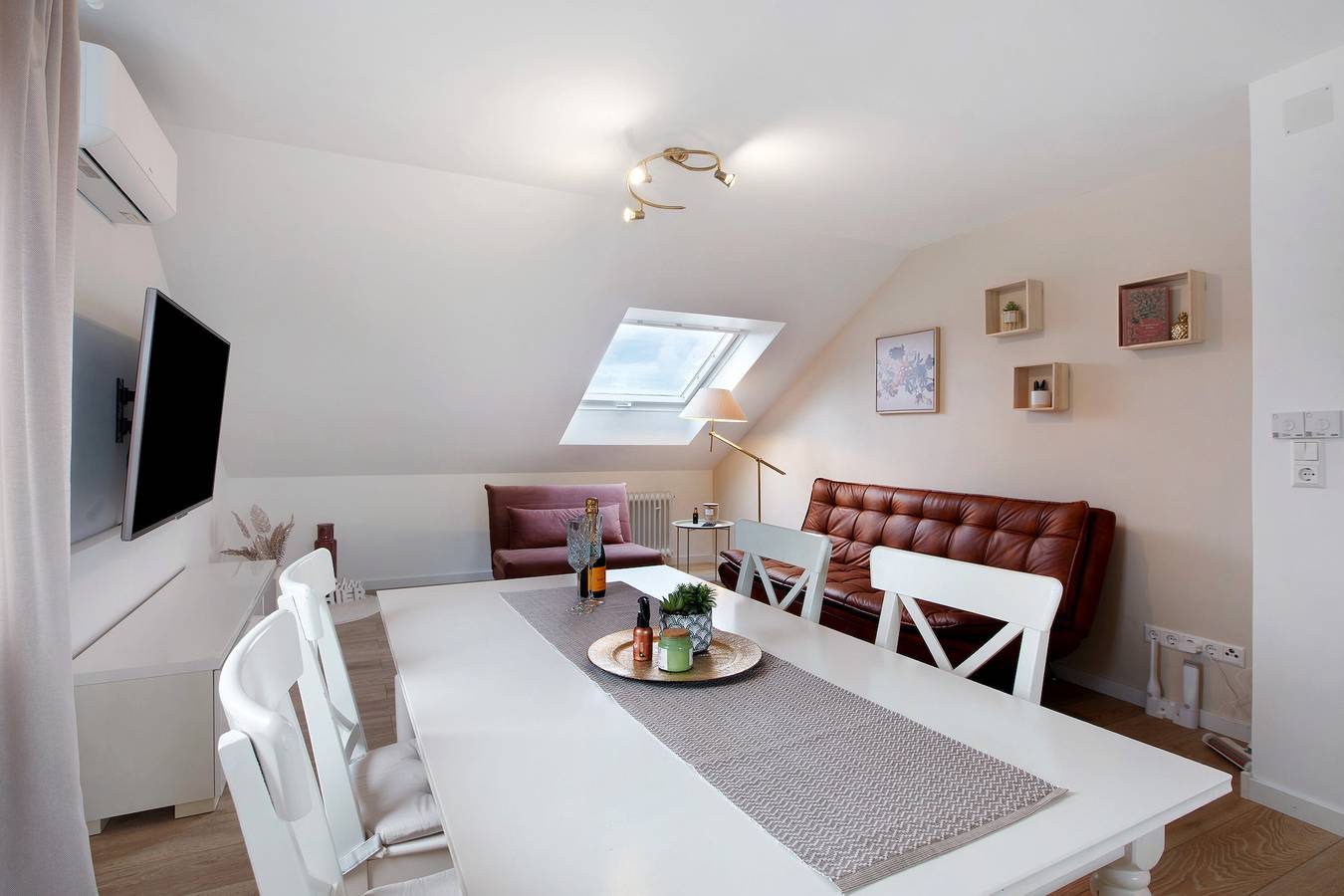 Entire apartment, Apartment 'Dreiländer Apartments Lörrach' with Wi-Fi in Lörrach, Southern Black Forest