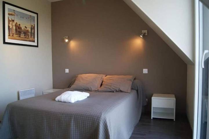 Location de vacances pour 4 personnes, avec terrasse ainsi que jardin et piscine dans Plage De Kersaliou - 4