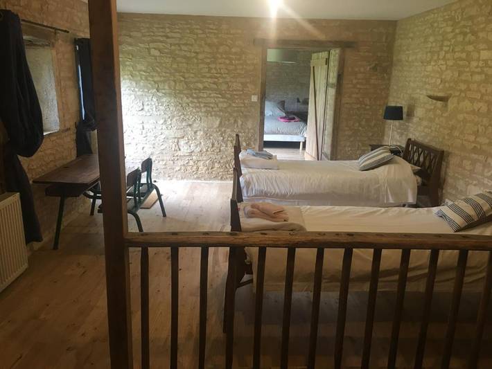 Location de vacances pour 10 personnes, avec vue ainsi que jardin et piscine à Blanzay - 2