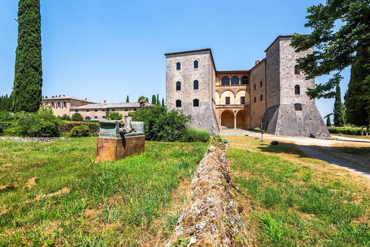 Entire apartment, Apartment 'Guardiola' with Shared Garden in Monteroni d'Arbia, Siena Province