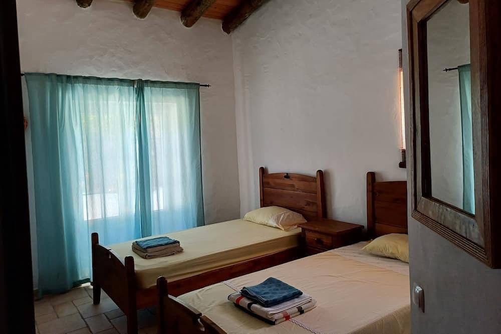 Casa de campo aislada de 2 dormitorios con piscina privada en el campo de senderismo in Garvão e Santa Luzia, Beja Distrikt
