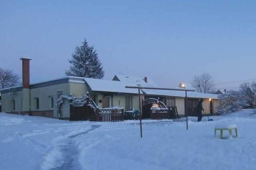 Ganze Wohnung, Familien-Ferienhaus unweit vom Kummerower See in Malchin, Kummerower See