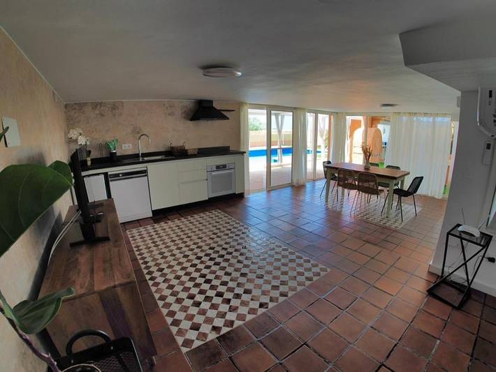 Location de vacances pour 6 personnes, avec piscine ainsi que vue et jardin à Isla Plana - 2