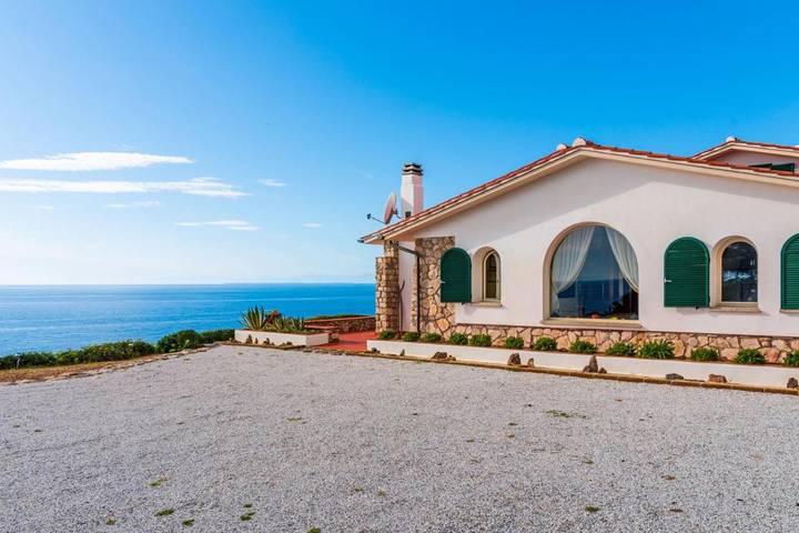 Ferienhaus für 6 Personen, mit Ausblick und Terrasse in Innamorata