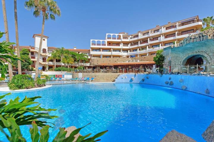 Apartahotel para 3 personas, con piscina y piscina para niños además de jardín y vistas, Familias con niños en Tenerife