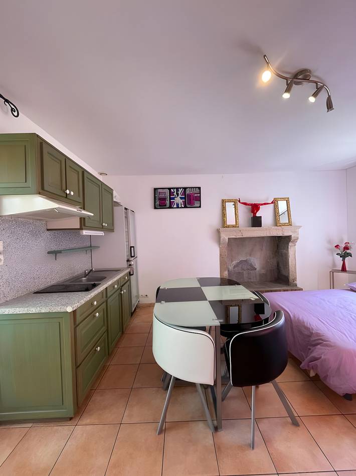 Gîte pour 7 personnes, avec terrasse à Saint-Pavace