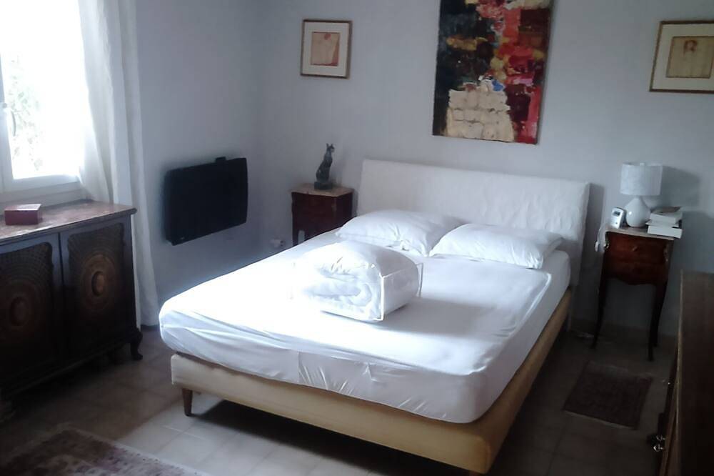 Villa 90m² plein pied 3 chambres jardin et jacuzzi 15 mins Aix-en-Provence in Saint-Cannat, Région d'Aix-en-Provence