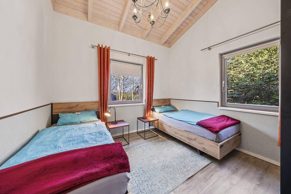 Ferienhaus am kleinen See mit Steg und Garten in Twist, Emsland