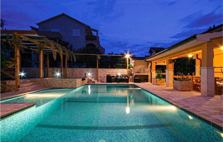 Ferienwohnung für 2 Personen, mit Garten und Pool in Grad Šibenik - 2