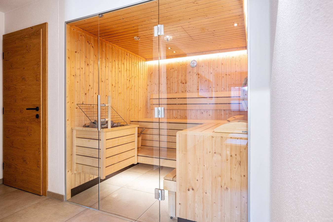 Ganze Wohnung, Appartement Tauernlodge Sonnblick Top 2 mit Bergblick, Privatterrasse und Sauna in Mühlbach am Hochkönig, Ski Amadé