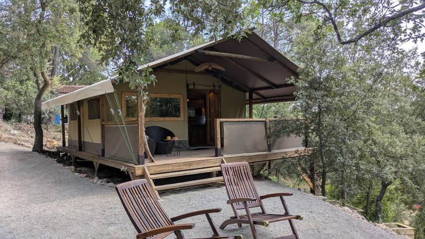 Tente pour 2 personnes, avec jardin ainsi que terrasse et vue, animaux acceptés