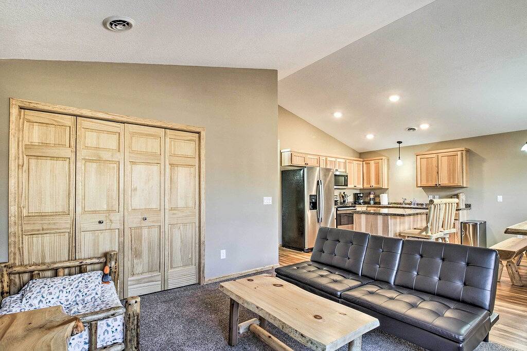 Breezy Point Cabin w/ Fire Pit - Walk to Lake in Breezy Point, Crow Wing County