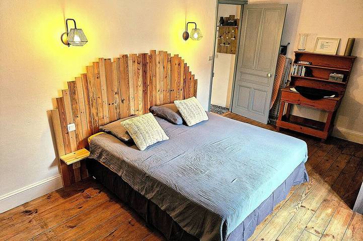 Entire apartment, Charming gîte Drôme Provençale in Roynac, Nyons region