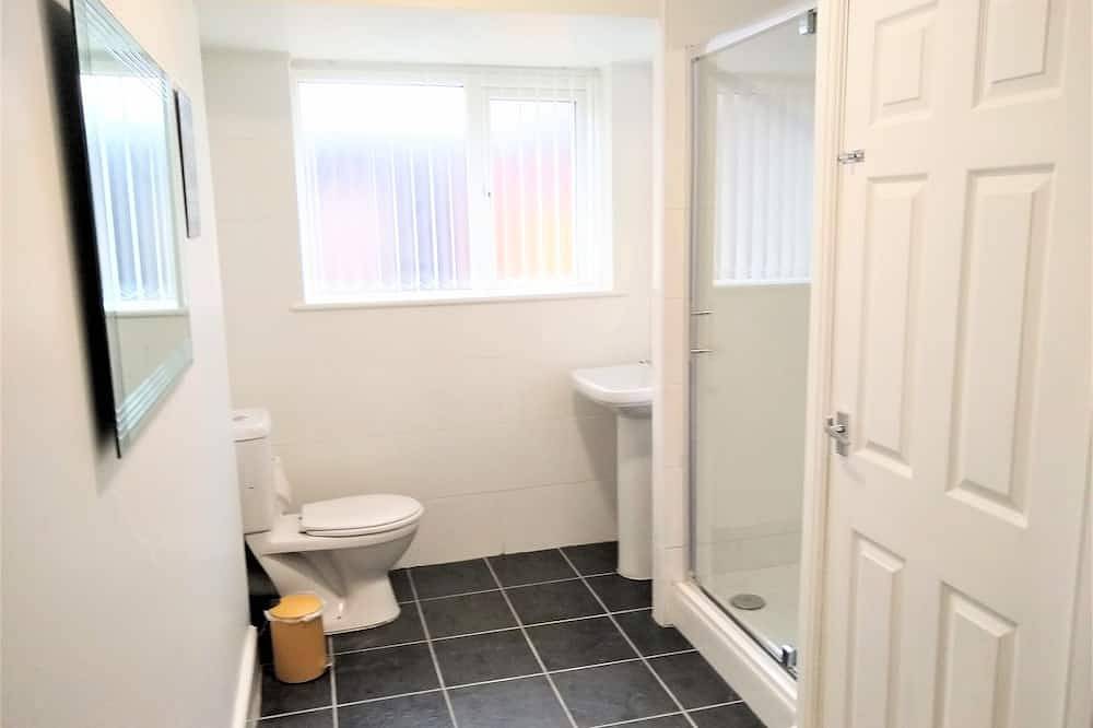 Ganze Wohnung, Apartment-Komfort-Eigenes Badezimmer-Strassenblick in St Helens, Nordwestengland