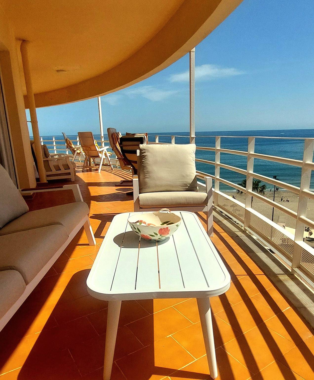 Appartamento intero, Appartamento Fronte Mare Mediterraneo: Ampia Terrazza, Aria Condizionata, Wi-Fi, Piscina in Torreblanca (Fuengirola), Fuengirola