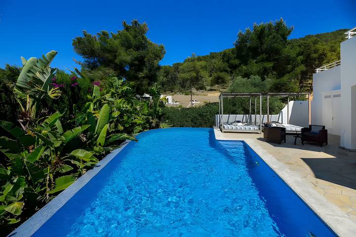 Vacation rental for 8 people, with yard and balcony, with pets in Ibiza