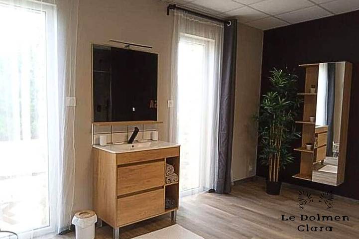 Location de vacances pour 2 personnes, avec jardin et sauna ainsi que piscine et jacuzzi à Plounévez-Lochrist - 4