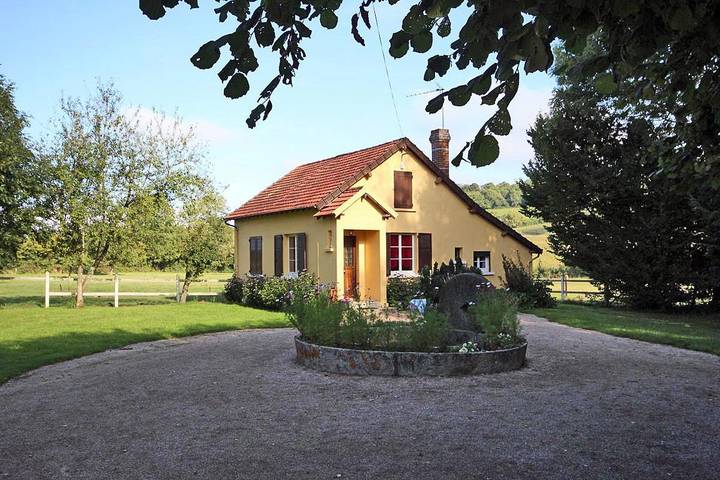 Gîte pour 4 personnes, avec jardin, animaux acceptés à Neauphe-sur-Dive