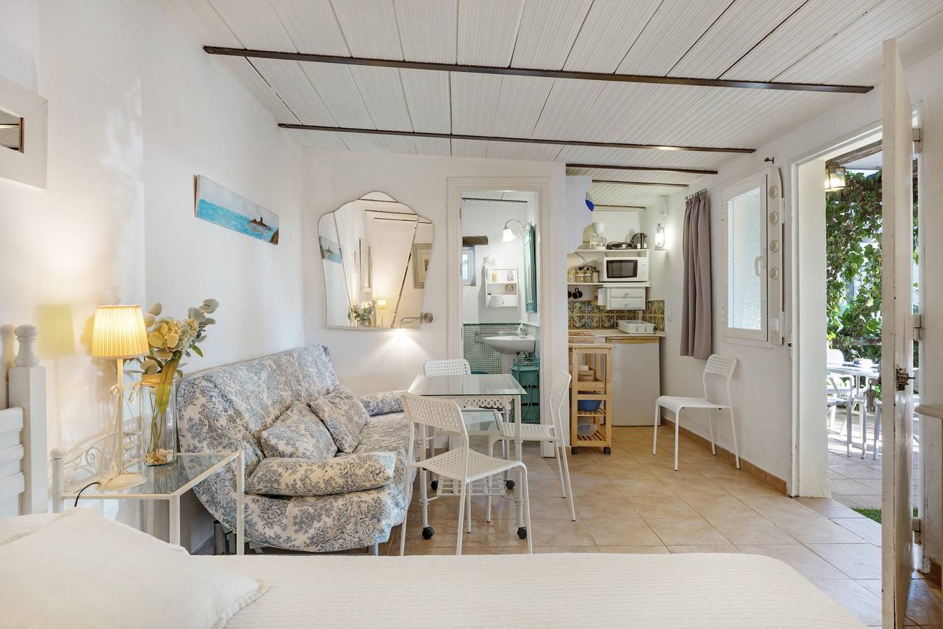 Entire studio, Studio1 'With Garden View' with Shared Garden and Wi-Fi in Novo Sancti Petri, Chiclana de la Frontera