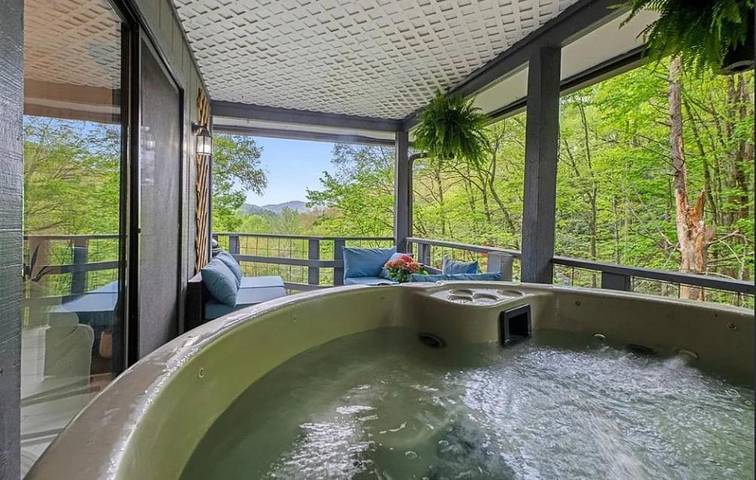 Vakantiehuis voor 9 personen, with whirlpool and zwembad as well as balkon - 1