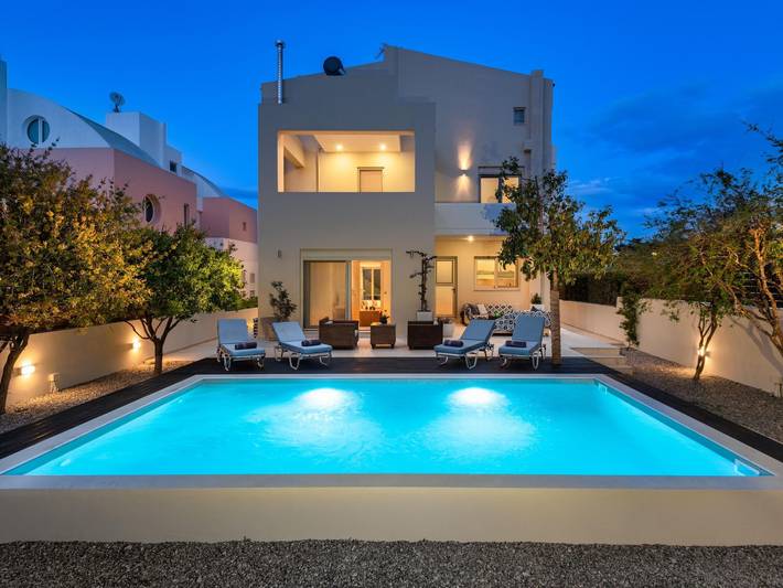 Ferienhaus für 10 Personen, mit Balkon und Terrasse sowie Garten und Pool