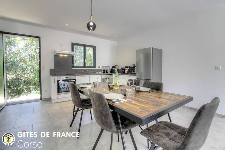 Gîte pour 6 personnes, avec Terrasse et Jardin ainsi que Piscine et Vue à San-Gavino-di-Carbini - 4