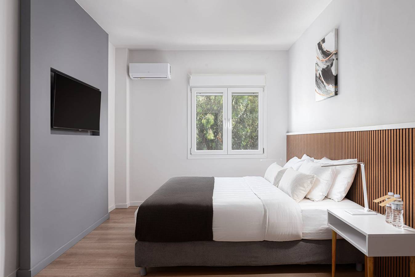 Spectacular Athens Apartment | 2 Bedrooms | Apartment Natala | Located in the Heart of Athens, just Outside the Syggrou Metro Station | Lovely Small Balcony |  Koukaki | Acropolis in Centralna część Aten, Ateny