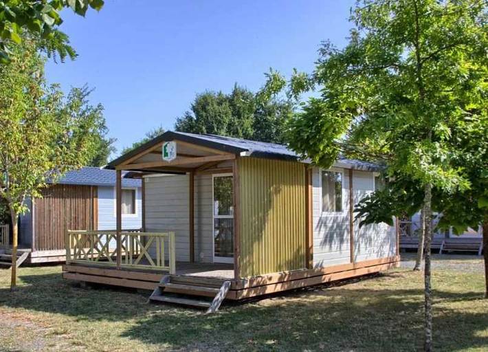 Chalet für 4 Personen, mit Kinderpool in Hourtin