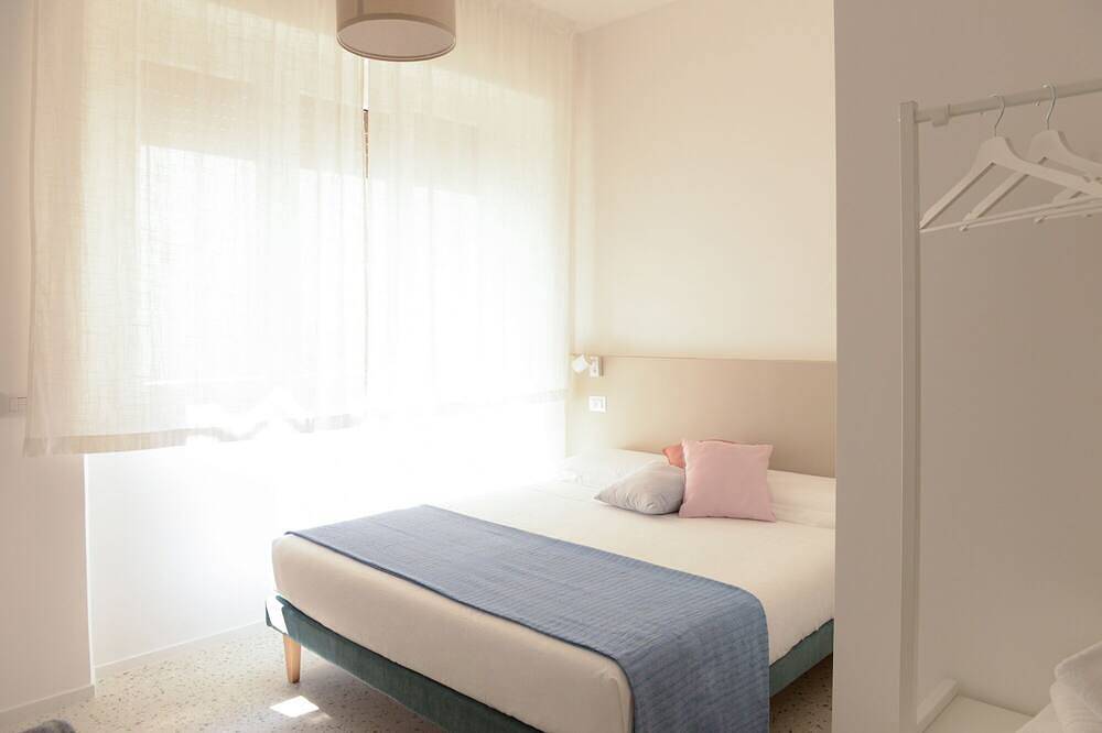 Freshly refurbished room with all comfort - perfect location! in Porto Sant'Elpidio, Provincia di Fermo