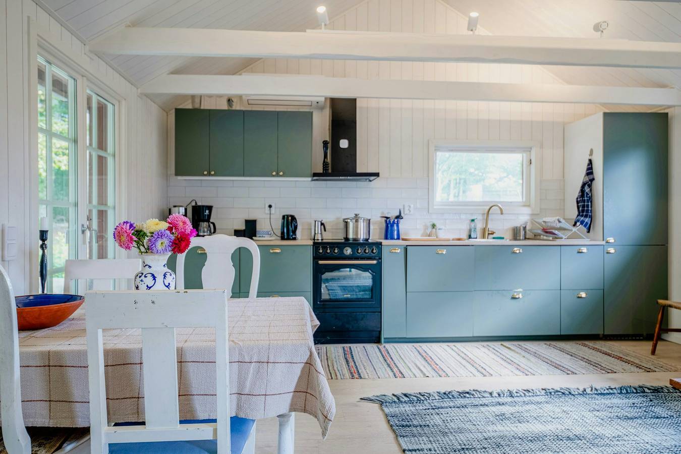 Charmig lada nära hav och skog in Bjärehalvön