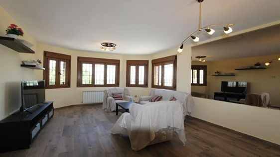 Casa rural para 18 personas, con vistas y vistas al lago además de jardín y piscina, Se admiten mascotas en La Sagra - 4