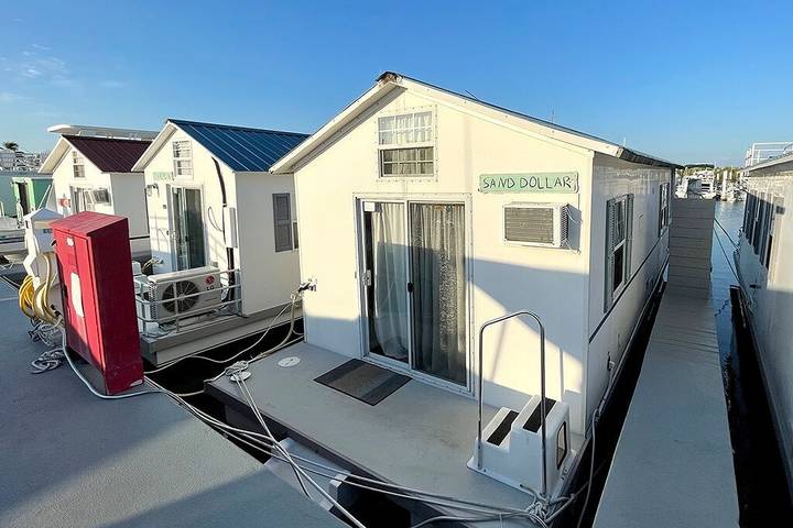 House boat for 5 people, with pool and terrace, with pets in Florida